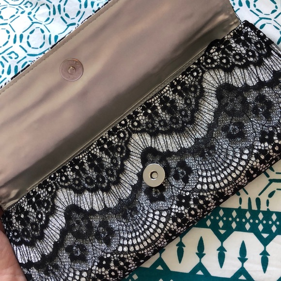 Sliver and black clutch - Picture 2 of 5